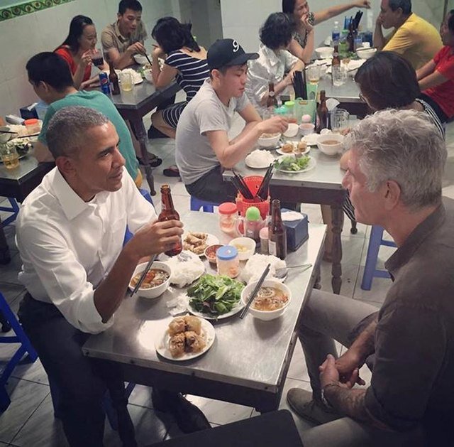 President Barack Obama at Bun Cha Huong Lien Hanoi